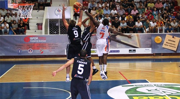 Efes, Mersin BB'i devirdi!